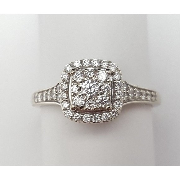 Beautiful 10K Karat Solid White Gold Designer Diamond Cluster Ring - Size 7